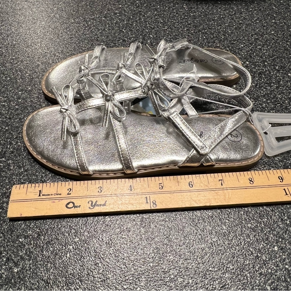 NWT Cat & Jack Silver Aria Bow Strap Girls Sandals- Size 2 - Picture 2 of 3